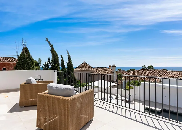 Luxury Near With Private Pool, Jacuzzi & Modern Amenities マルベーリャ