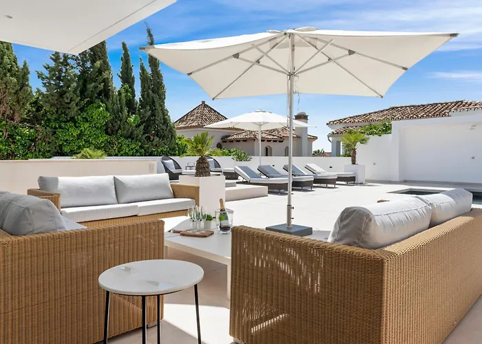 Luxury Near With Private Pool, Jacuzzi & Modern Amenities