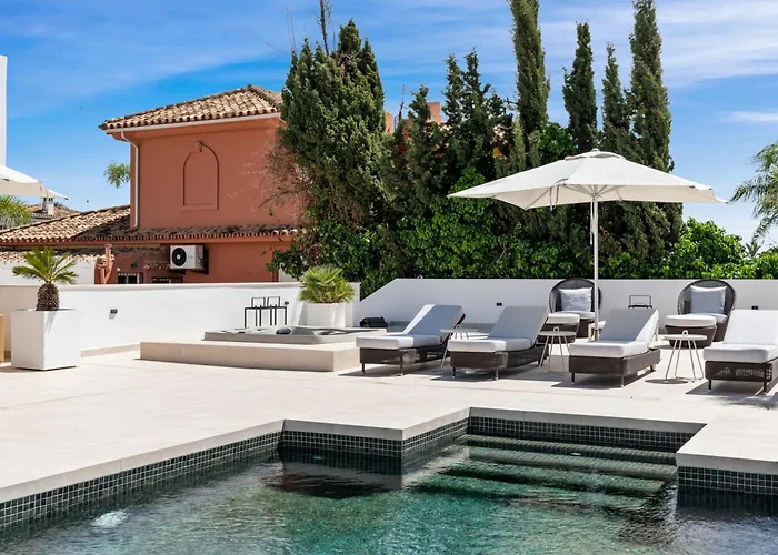 Luxury Near With Private Pool, Jacuzzi & Modern Amenities